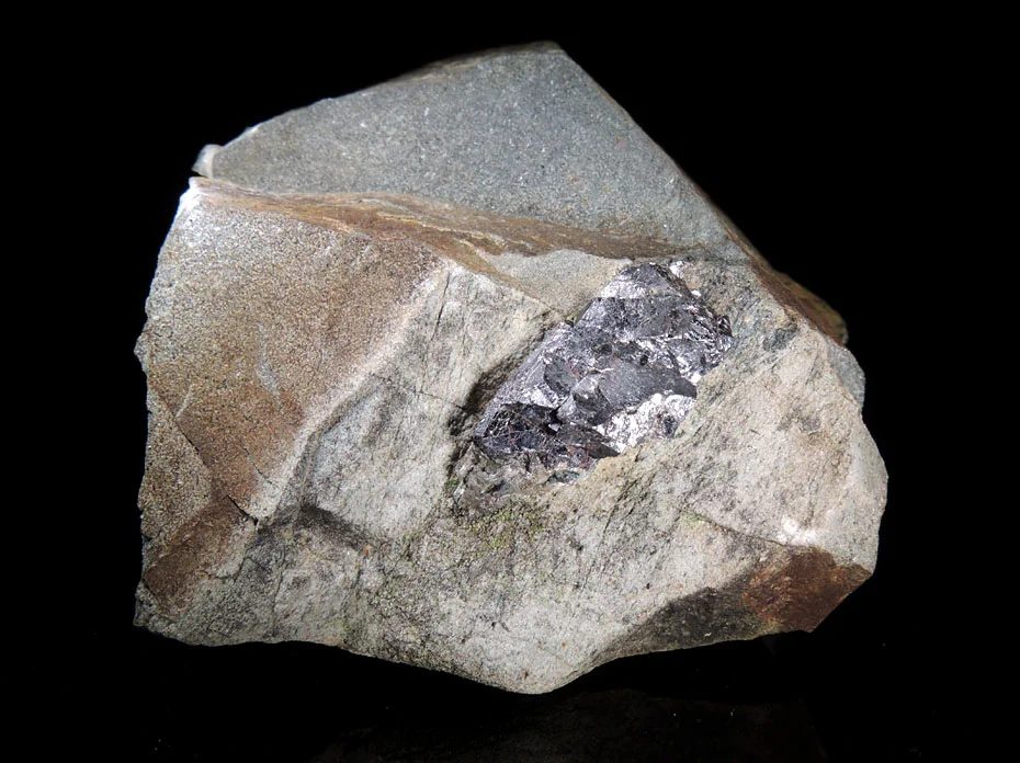 Mineral photo of Rutile from locality Na Skalách, Klínovec, Krušné hory, Czech Republic