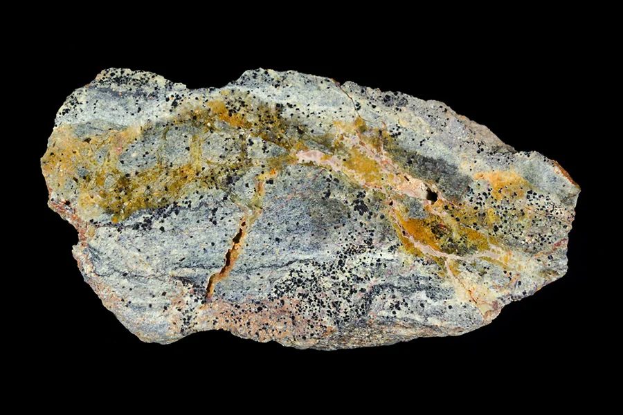 Chromite, Opal