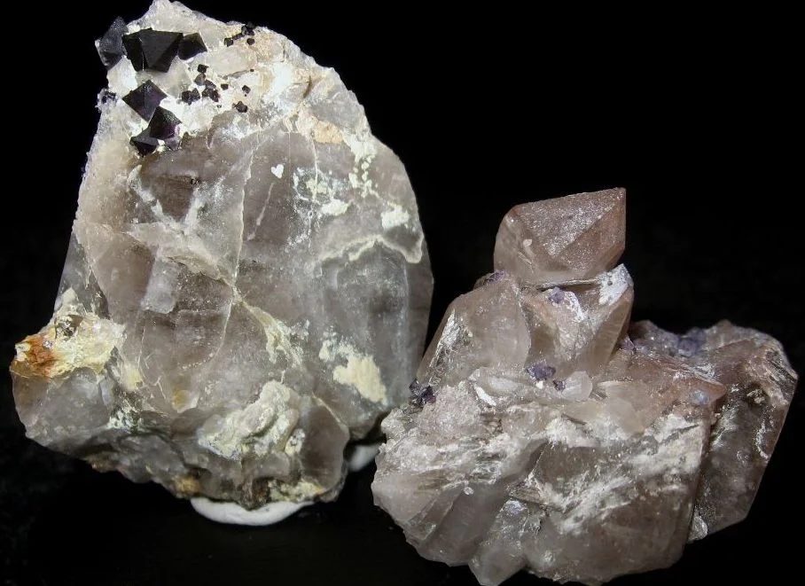 Mineral photo of Fluorite, Quartz from locality Cínovec, důl Millitär, Czech Republic