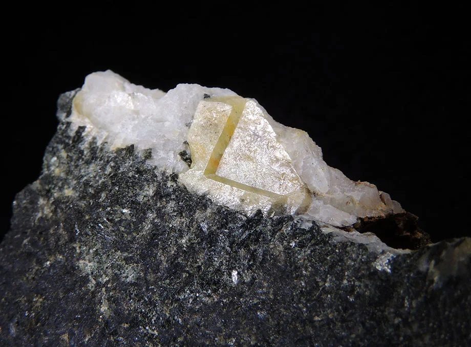 Mineral photo of Titanite from locality Vykmanov u Perštejna, Czech Republic