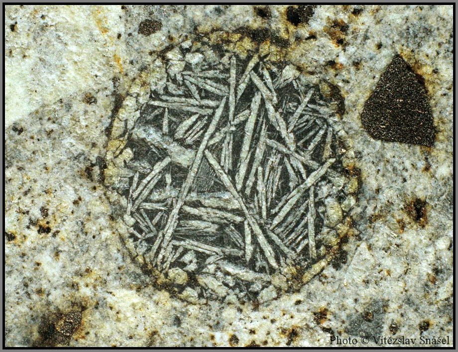 Olivine, Pyroxene group