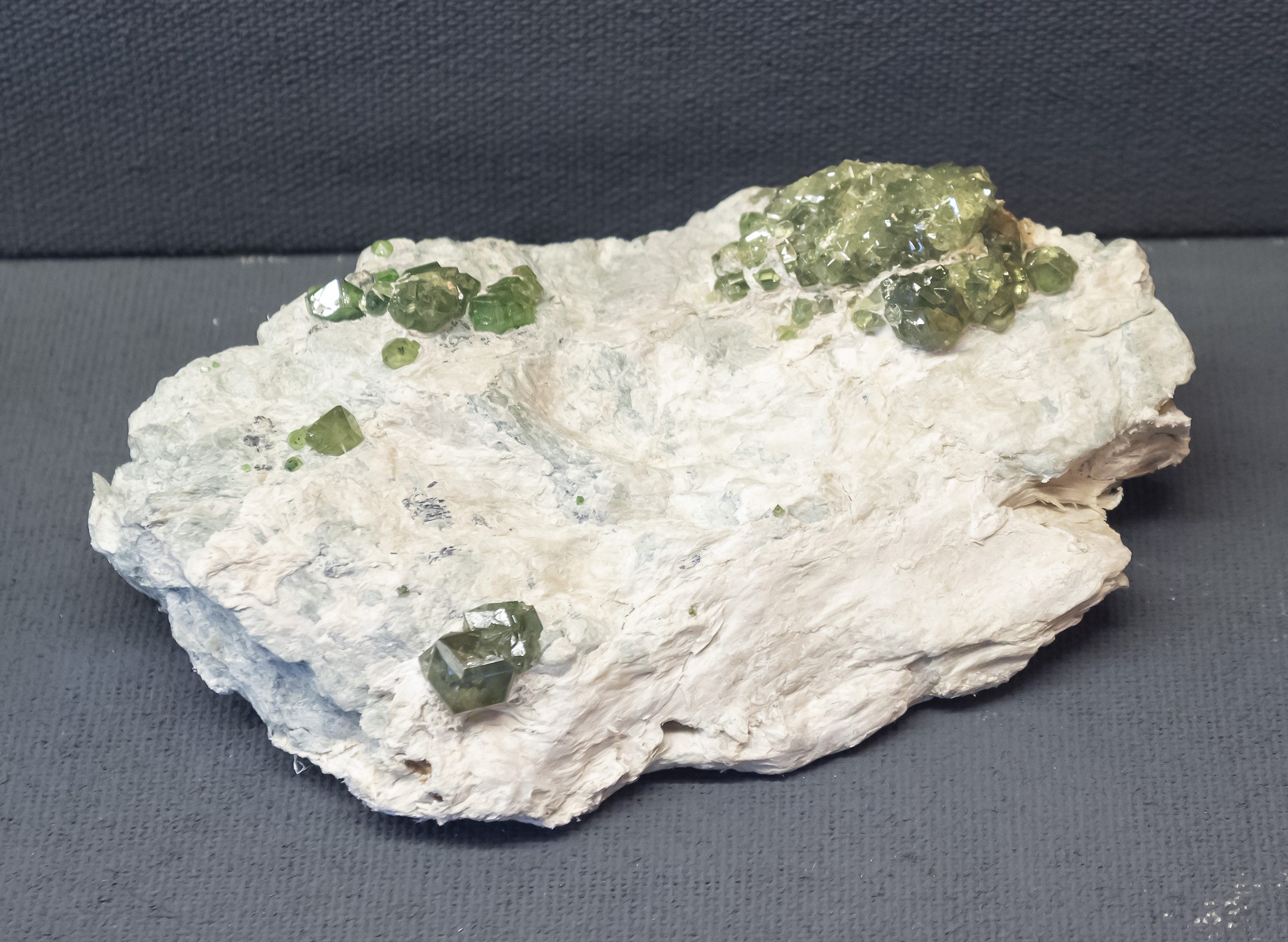 Andradite (var. demantoid), Chrysotile (var. asbestos)