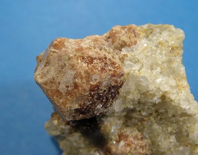 Mineral photo of Calcite, Grossular (var. hessonite) from locality Žulová, Vycpálek, Czech Republic