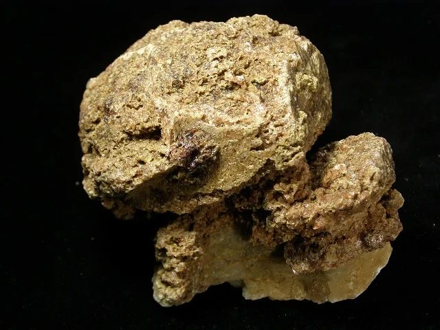 Mineral photo of Calcite, Grossular (var. hessonite) from locality Žulová, Vycpálek, Czech Republic
