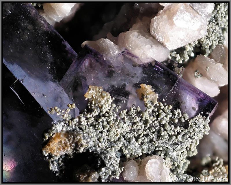Mineral photo of Fluorite from locality Budjgar, Mongolia