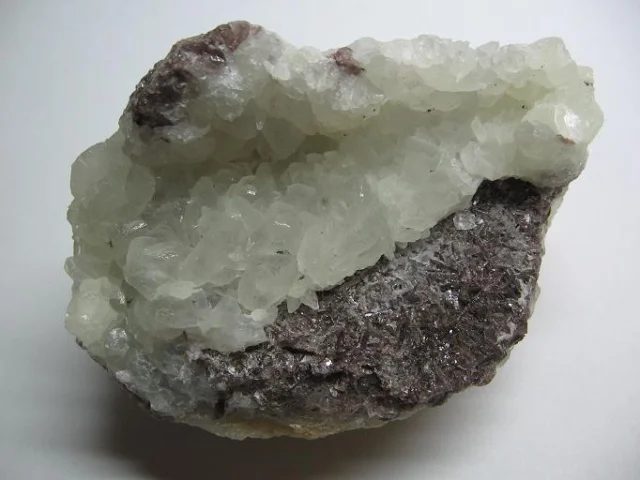 Axinite-(Fe), Prehnite