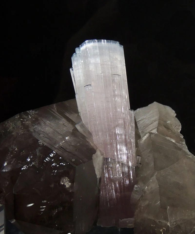 Mineral photo of Elbaite from locality Minas Gerais, Brazil
