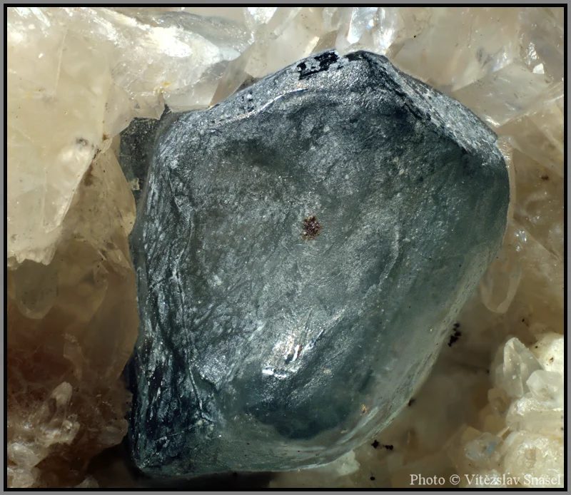 Mineral photo of Fluorapatite from locality Slyudyanka, Russia