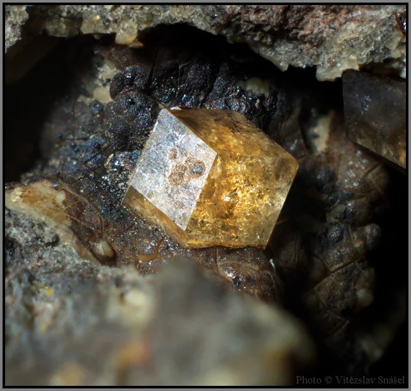 Mineral photo of Paulingite-(Ca) from locality Vinařice, Czech Republic
