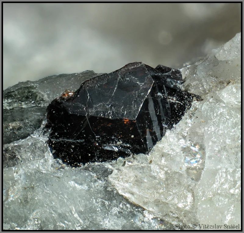Mineral photo of Titanite from locality Mirošov, Czech Republic