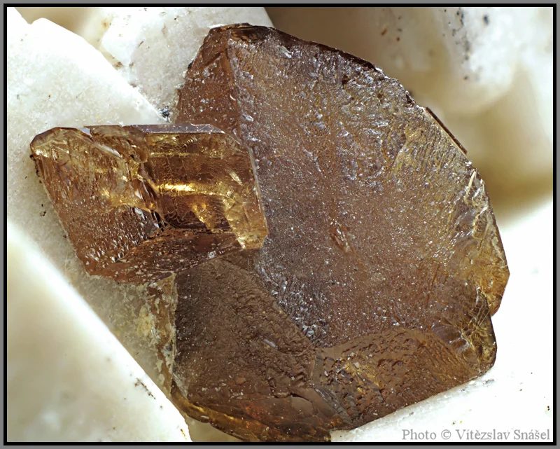 Mineral photo of Titanite from locality Imilchil, Morocco
