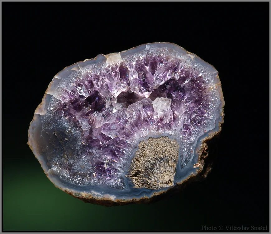 Mineral photo of Agate, Quartz (var. amethyst) from locality Morcinov, Czech Republic