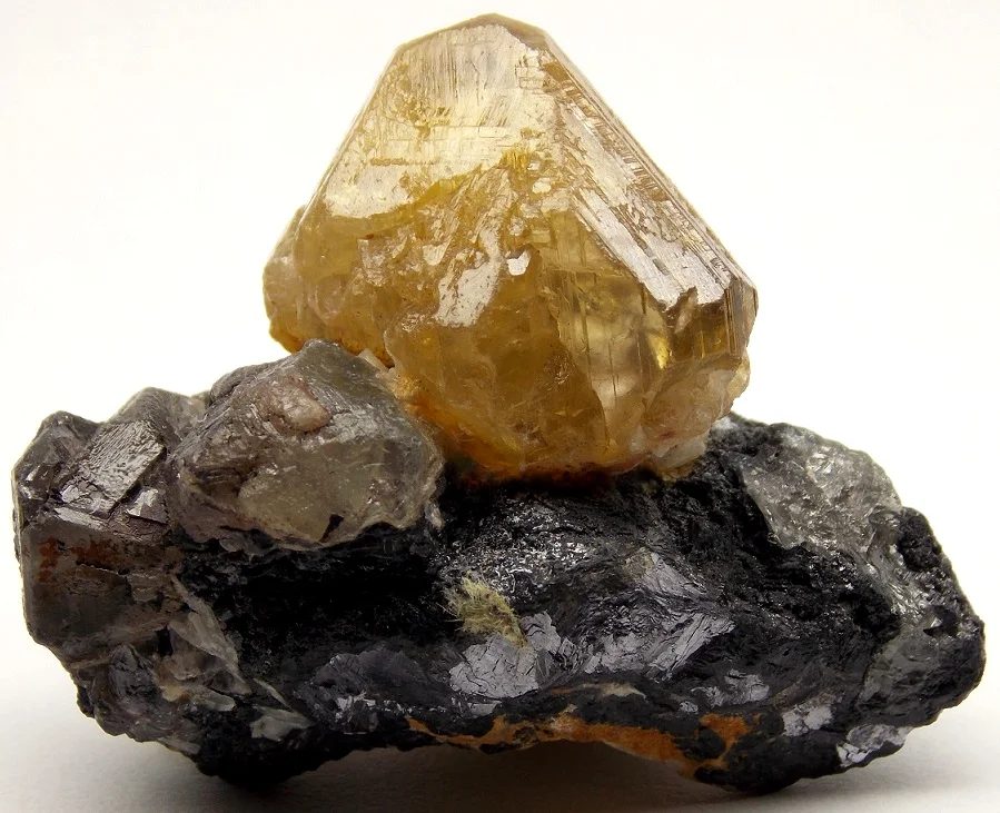 Mineral photo of Cerussite from locality Mibladen, Morocco