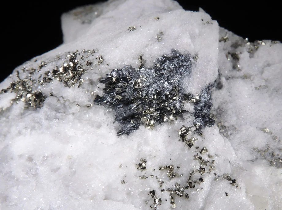 Dufrénoysite, Pyrite