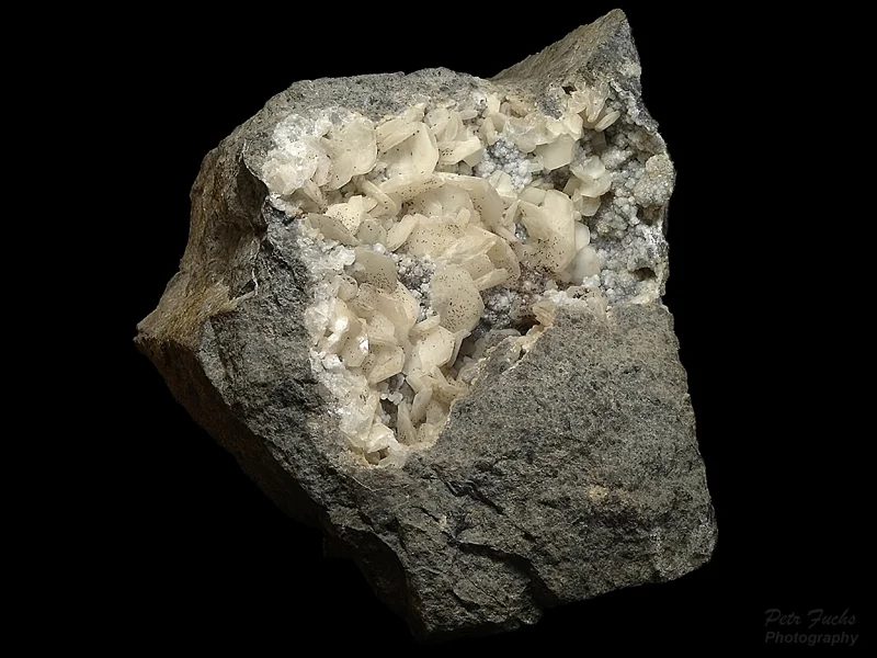 Analcime, Calcite