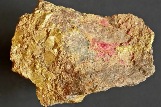 Carpholite, Rhodochrosite