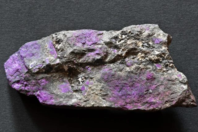 Mineral photo of Heterosite from locality Sandamap, Namibia