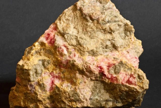 Mineral photo of Rhodochrosite from locality Krásno, Czech Republic
