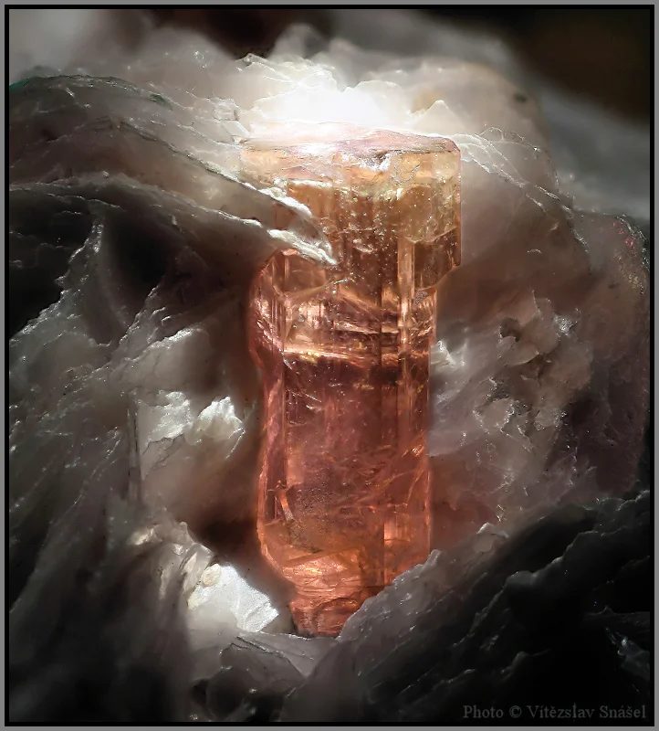 Mineral photo of Elbaite (var. rubellite) from locality Malkhan, Russia