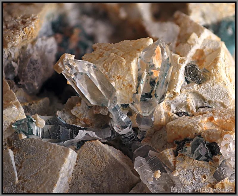 Mineral photo of Calcite, Quartz from locality Rio Grande do Sul, Brazil