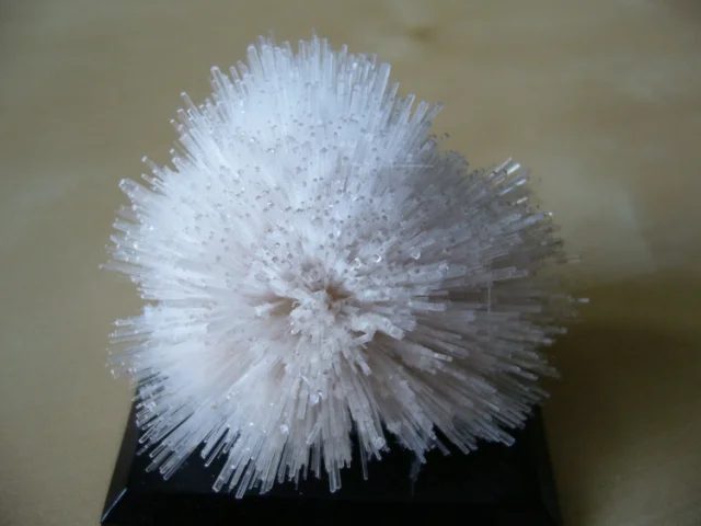 Mineral photo of Scolecite from locality Poona, India