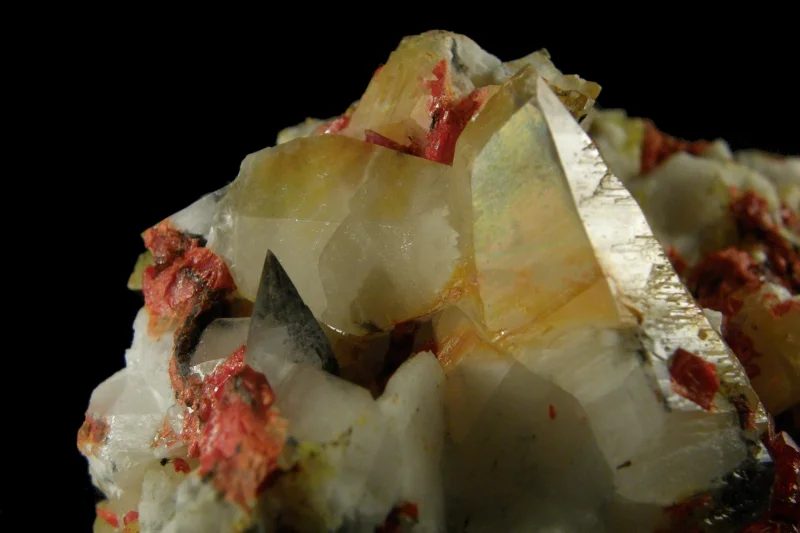 Mineral photo of Calcite, Realgar from locality Shimen, Hunan, China