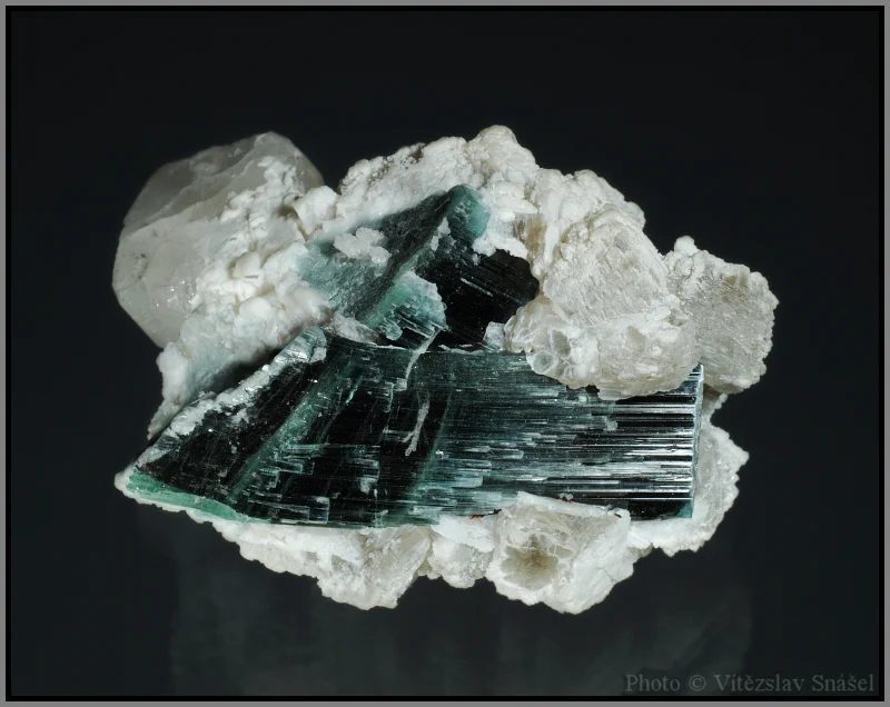 Albite, Elbaite (var. verdelite), Topaz