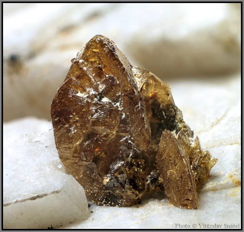 Mineral photo of Titanite from locality Imilchil, Morocco