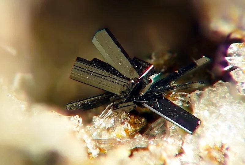 Mineral photo of Pseudobrookite from locality Rothenberg, Eifel, Germany