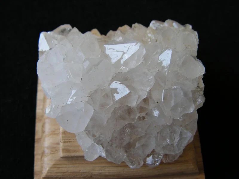 Quartz (var. rock crystal)