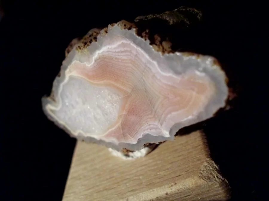 Mineral photo of Agate from locality Morcinov, Czech Republic