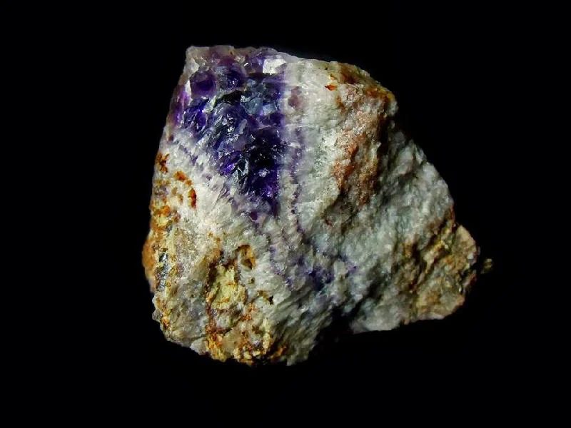 Mineral photo of Quartz (var. amethyst) from locality Velká, Czech Republic