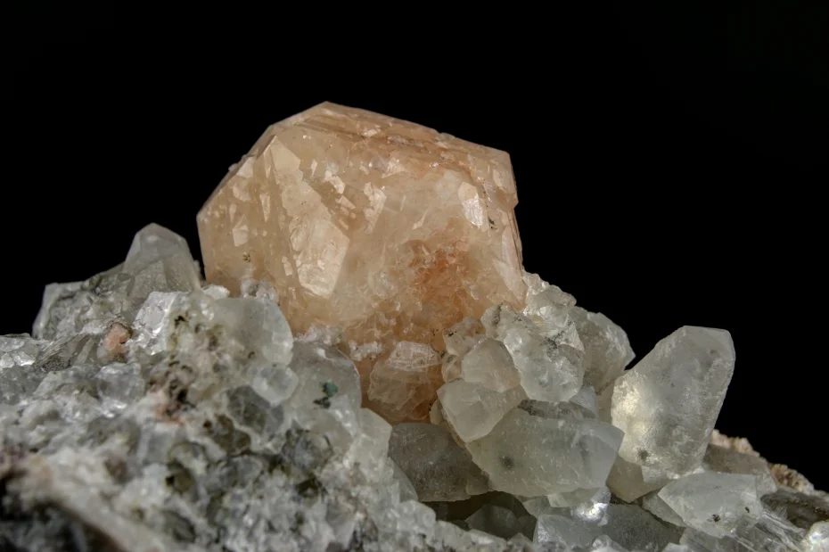 Analcime, Calcite